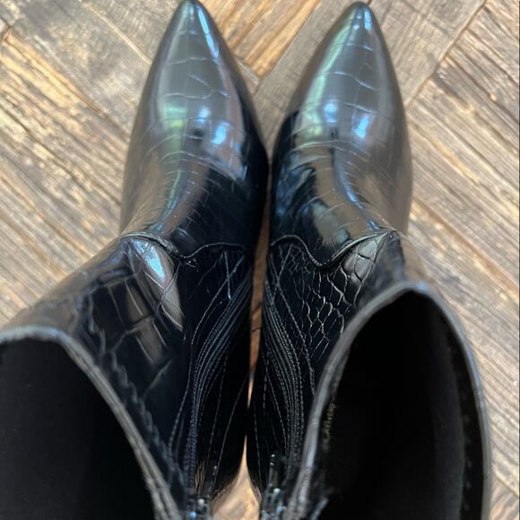 NWOT Catherine Malandrino Black Croc Embossed Pointy Ankle Boots - Picture 8 of 9